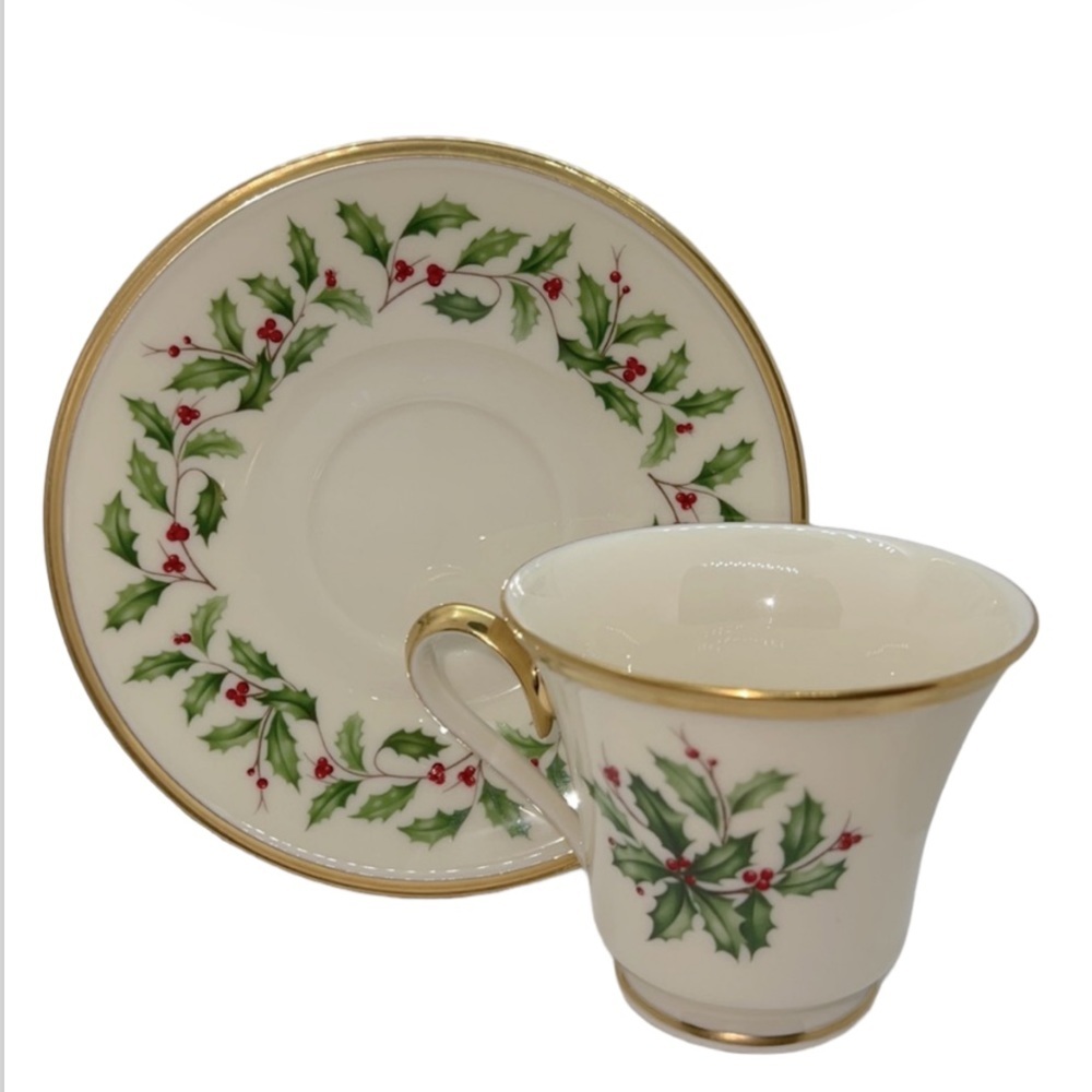 LENOX HOLIDAY FOOTED TEACUP AND SAUCER VINTAGE CHINA HOLLY BERRIES